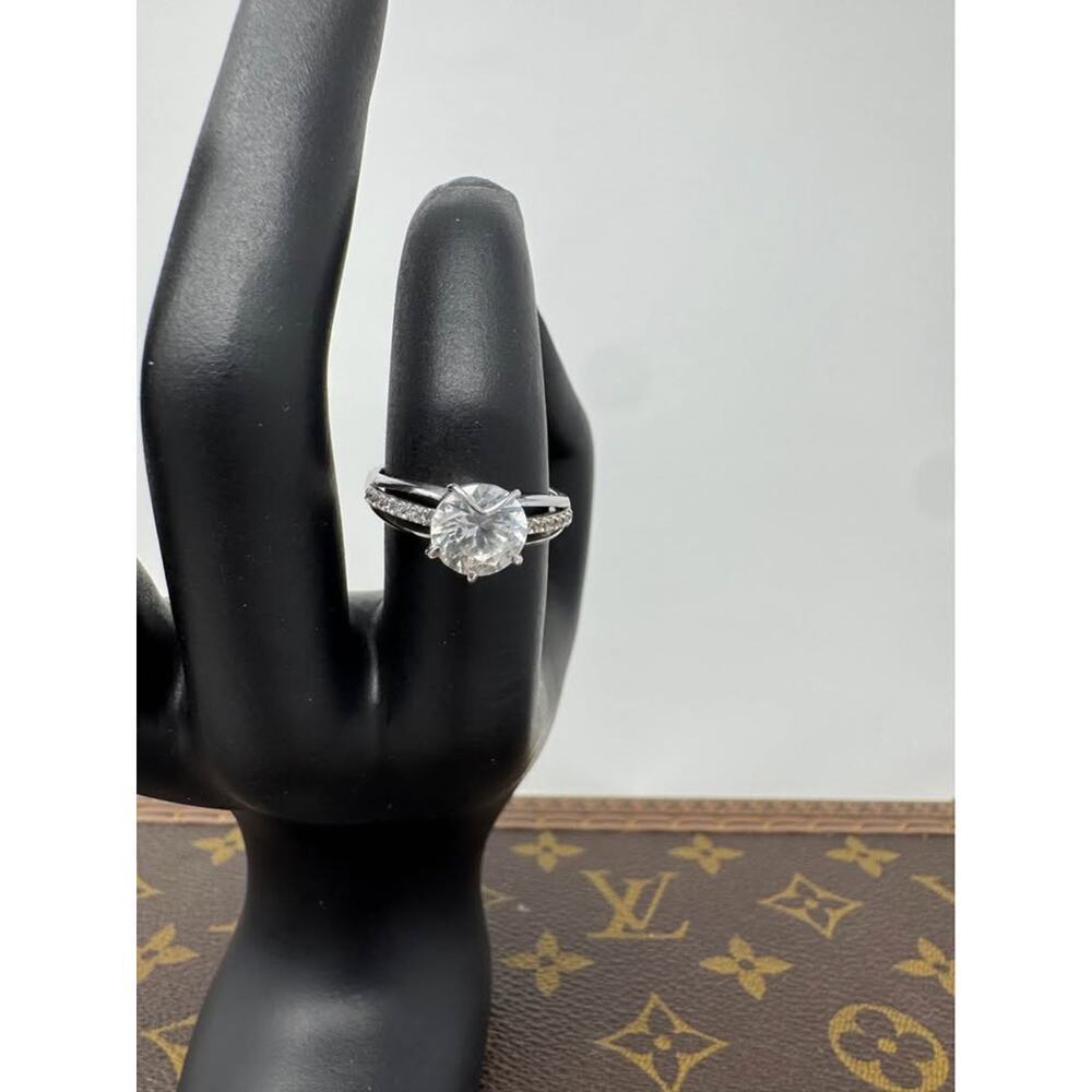 Cubic zirconia ring size 7 585 white gold 2 grams